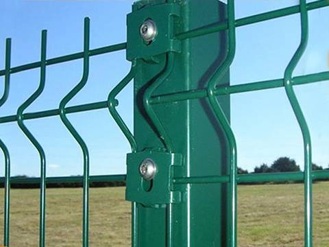 PVC coated green square post is used to support curvy fence panel.