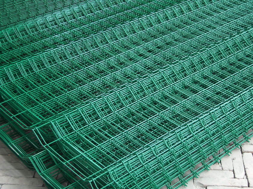 many welded wire mesh panels with green PVC coating surface.