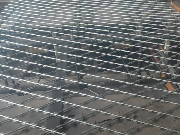 A piece of razor mesh fence mesh with diamond holes on the machine