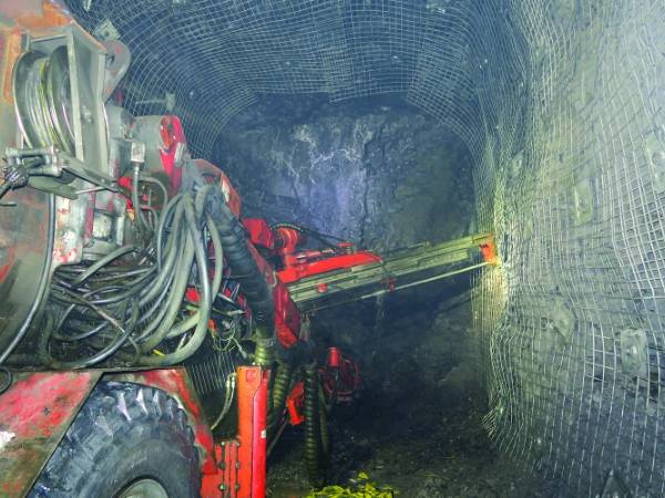 A equipment is drilling in the underground coal mine farm.