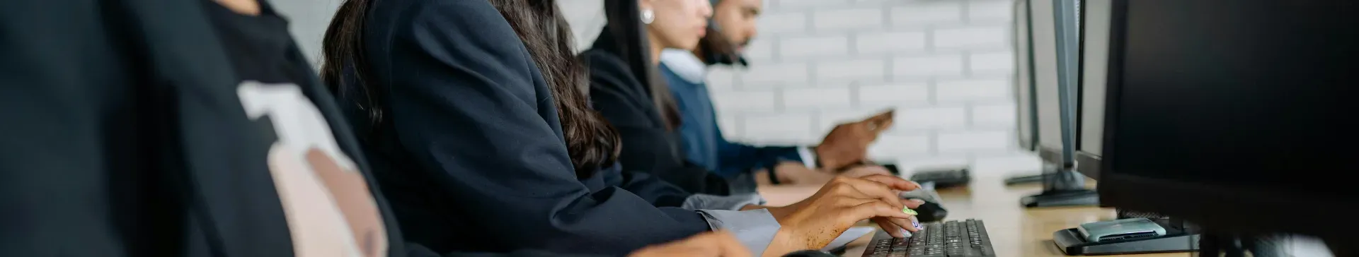 Several customer service representatives are working online, answering client inquiries in real time with professional support.